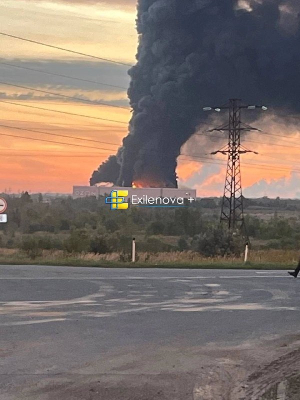 Експлозии се съобщават и в Йейск, региона Краснодар тази сутрин. Според съобщенията украинските UAV-та все още действат над Русия.