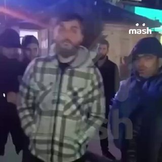 Больше 1500 российских дальнобойщиков застряли в Иране из-за боевых действий в регионе. По данным Mash, они находятся в городе Астара — точке маршрута, которая соединяет Азербайджан с Ираном и стоит на основном торговом маршруте.Наши везли в Тегеран зерно,