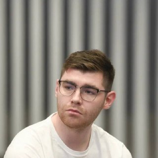 Журналиста URA. RU Дениса Аллаярова приговорили к пяти годам колонии общего режима за дачу взятки полицейскому.В апреле прошлого года в редакции СМИ прошли обыски, силовики задержали нескольких сотрудников, в том числе и Аллаярова. В тот же день ему предъя