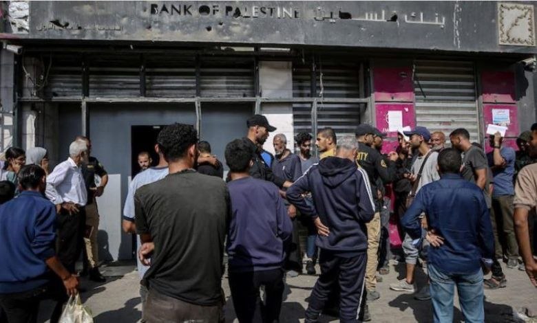 شعوبا: 💠 سیفالدین یوسف عوده تحلیلگر فلسطینی بررسی میکند:سپردههای بانکی غزه با وجود فروپاشی اقتصادی افزایش یافت؛ چرا؟🔻سپردهها
