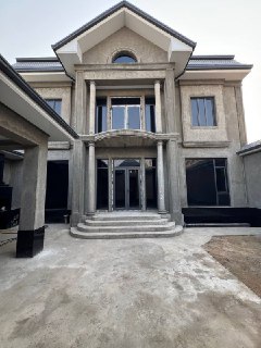 Yunusobod 8 kv 2.7 sotix 8 xona faqat malyarka qolgan