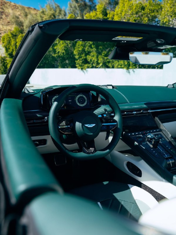 Aston Martin  DB12 S Volante 8