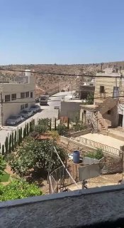 مستوطن يقتحم منازل سكان قرية برقا شرقي رام الله