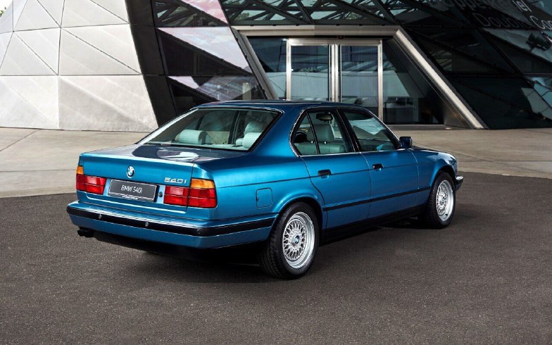 BMW оживила дух E34 в новой 540i 4
