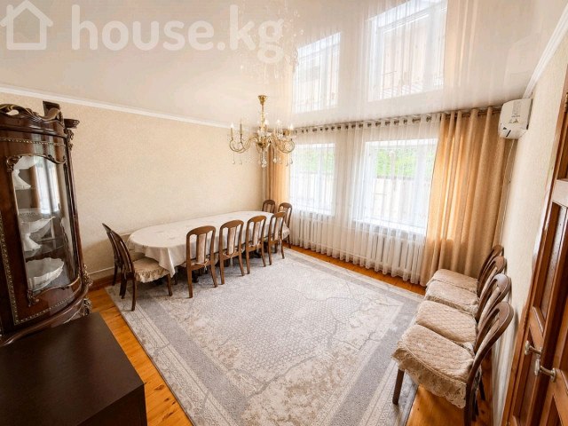 Продажа, дом, 5-комн., 4.2 сот., 136 м2Адрес: Бишкек, Тоголок-Молдо - БЧКЦена: $155 000 (13 576 450 сом)Тип предложения: от собственникаДом: кирпичный, 1987г.Кол-во этажей: 1Площадь: 136 м2, жилая: 89