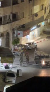 עקבו אחרי סאפא| חלק מכוחות ישראל מסתערים על שכונת אל-ביידר בעיר ג'נין, בצפון הגדה המערבית .