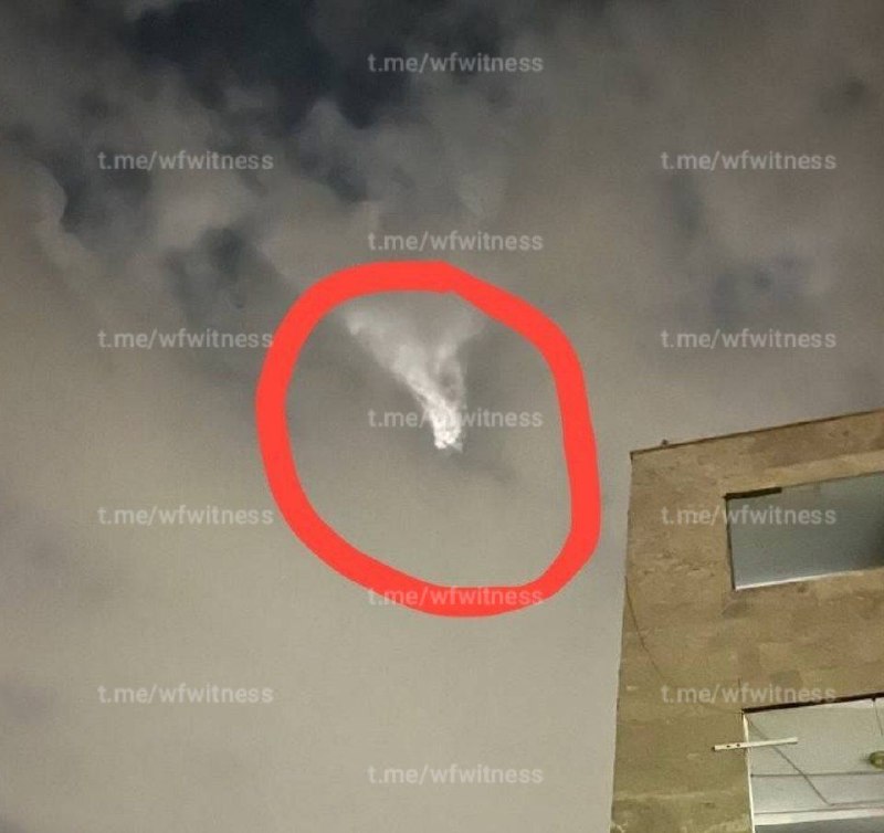 ️🇮🇷 A strange light appeared in the sky above Karaj, following the alleged explosion at the al-Mahdi base near Urmia, Iran.