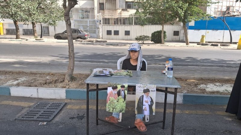 איראן: המונים מלווים את גופת המנהיג שנהרג; צעירים מחלקים תמונותיו