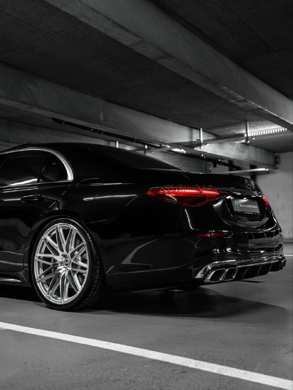 2.6-ton Black Beast S63 E AMG 805 HP V8 BITURBO Hybrid 4.0-L 0-100 km/h 3.3 sec 3