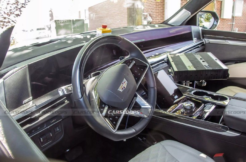 Раскрыта внешность и интерьер обновленного Cadillac Escalade 4
