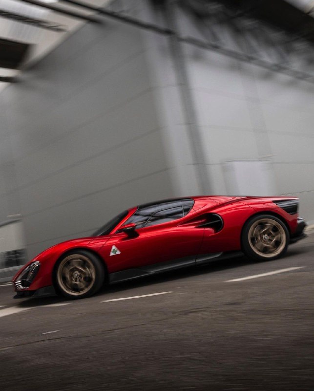 Alfa Romeo 33 Stradale 2