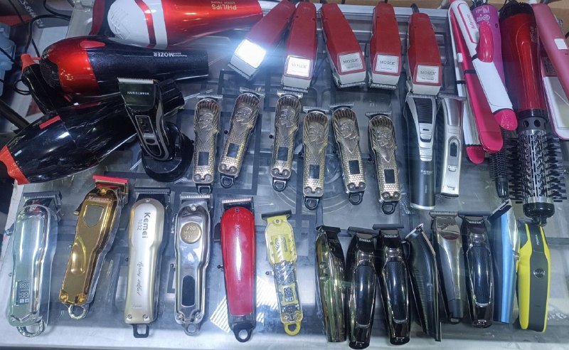 دیوار حراجی های کمپانی چرو: آخرین بار پالت اروپایی ریش تراش و خط زن های فوق حرفه ای سایز کوچک قیمت 1,200,000سایز های بزرگ قیمت 2,200,000 سشوار های ح