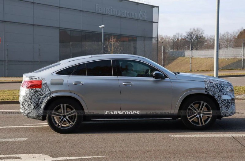 Обновленный Mercedes-Benz GLE получит новую оптику с трехлучевыми звездами 4