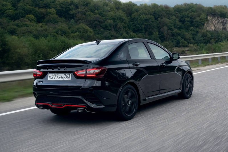 «АвтоВАЗ» назвал цену Lada Vesta Sportline — за него просят 2 175 900 рублей. 3