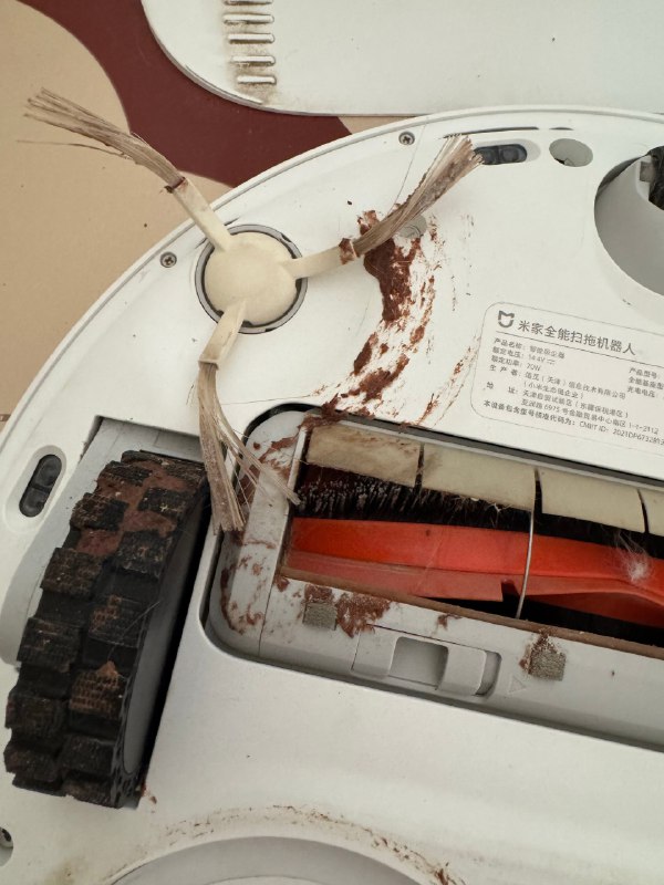 脑瓜子嗡嗡的😵扫地机器人太惨了也不知道谁吐的罐头😓额😓太郁闷了哈哈哈哈脑瓜子嗡嗡的😵扫地机器人太惨了也不知道谁吐的罐头😓额😓太郁闷了哈哈哈哈