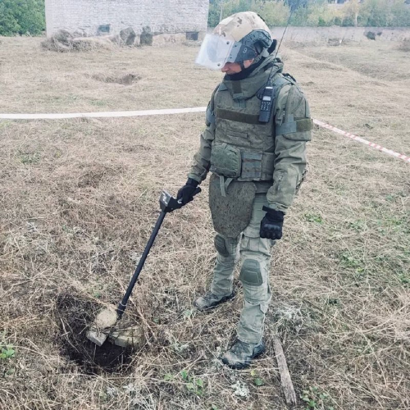 סגסוגת של מדע ואומץ! "אנחנו עובדים כסוקר סייבר חפש עצמים נפיצים ואלמנטים פרומגנטיים בעומק של עד 10 מטר באזו…