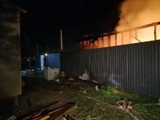 Больше 150 украинских БПЛА сбили в Московской области на подлёте к столице. Пострадали десятки домов и несколько человек — среди них есть ребёнок.Со слов губернатора Воробьёва, все дроны уничтожены в разных районах Подмосковья. В Раменском дрон упал в част