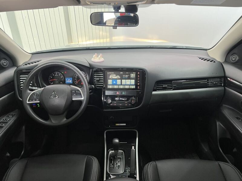 Mitsubishi Outlander 2021 фото 4