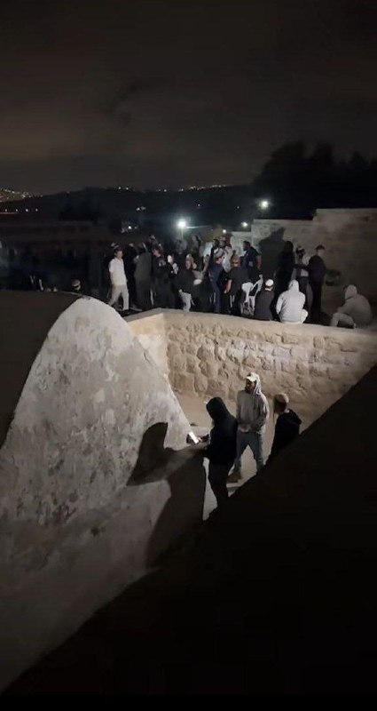 مستوطنون يقتحمون مقام العزير بنابلس لأداء طقوس تلمودية