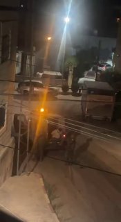 כוחות הכיבוש עוצרים צעיר ועוצרים אחרים בכפר דיר ג'ריר, מזרחית לרמאללה.