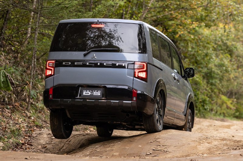 В Японии представили обновлённый Mitsubishi Delica D:5 3