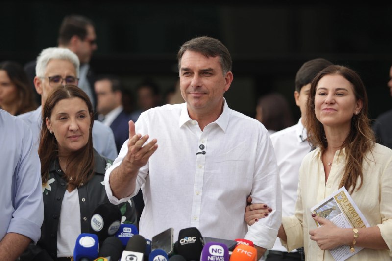 פלביו בולסונארו ומשפחתו יקבלו אשרות לארה"ב, לפי AP תוך ציטוט של פקיד משרד החוץ של ארה"ב.