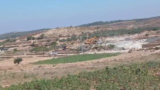 דחפורי כיבוש הרסו רצפת מפעל ומיכל מים ביישוב בית אולא, צפונית מערבית לחברון