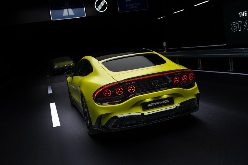 Mercedes показал самый мощный серийный седан в своей истории — новый GT 4-Door Coupe выдает до 1169  3