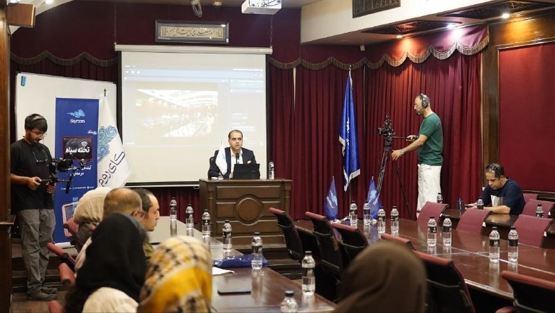 خبرفوری: ♦️آموزش آنلاین ۸۰ برابر شد🔹در رویداد «تخته سیاه» درباره آینده آموزش آنلاین، یک آمار قابل توجه مطرح شد: استفاده مدارس از