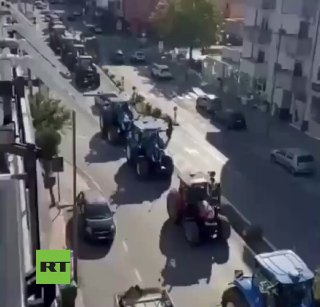 # איטליה: הכעס של העולם החקלאי גל ההפגנות נמשך באירופה# ומגיע למגזר המזון החקלאי האיטלקי. חקלאים, מגדלים וא…
