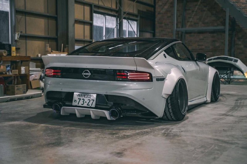 Liberty Walk собрала первое купе Nissan Z в обвесе собственной разработки 3