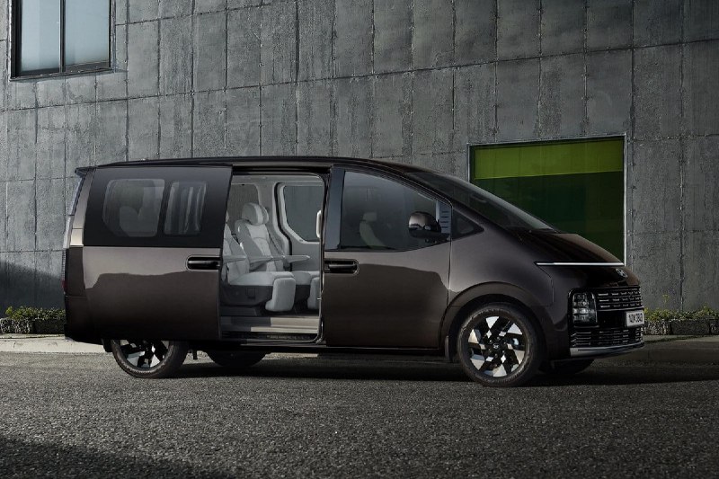 Hyundai обновил минивэн Staria 4