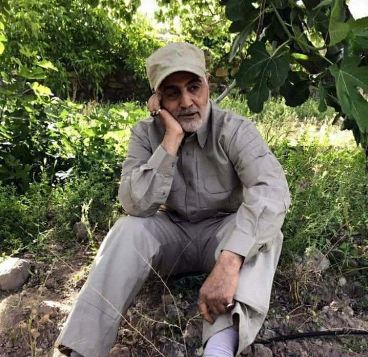 🌷ب یاد شهیدان🌷: 🖤🖤🖤🖤‎‌‌‌‌‌‌‌‌‌‌‌‌‌‌‌‌‎﷽⚫شهیدحاج قاسم سلیمانی ▪اگر آرزوی شهادت دارید اگر دوست دارید شهید شوید اول باید شهیدانه زندگی کنید