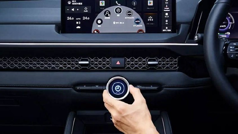 Honda представила седан Accord для рынка Японии 5