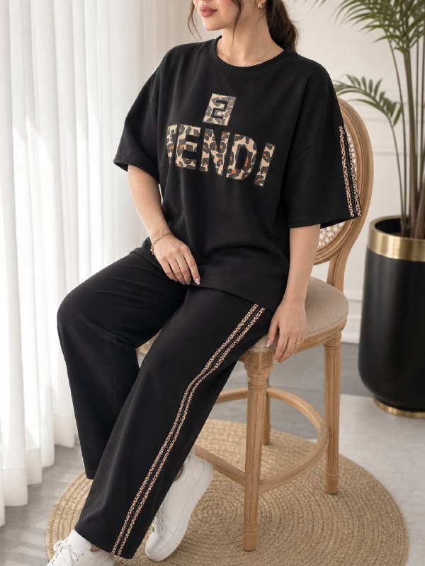 تولیدی پوشاک پایتخت: ☘️ست تیشرت و شلوار☘️✅طرحFendi✅نواردوزی دوزی ✅شلوار بگ قد ۱۰۰✅سایز فری تنخور تا ۴۶✅رنگ مشکی تک ✅پک ۶ تایی✅جنس گلکسی ✅قیم
