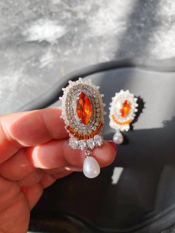 فروش گوشواره،گلسینه Hand made earrings: دوستانیکه درخواست گوشواره نارنجی داشتن 😍😍😍خییییلی جذااااابن نه😎پشت کارها چرم و میخ گوشواره ها استیل ضدحساسیت رنگ ثابت هس