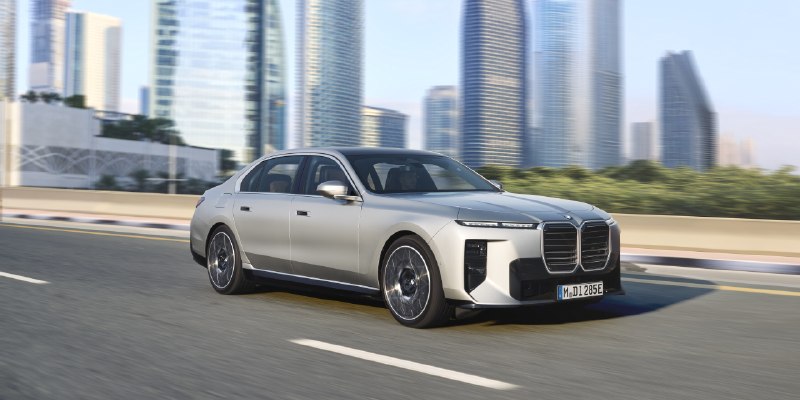 BMW i7 получил почти 450 миль запаса хода (около 724 км) и новый визуальный язык