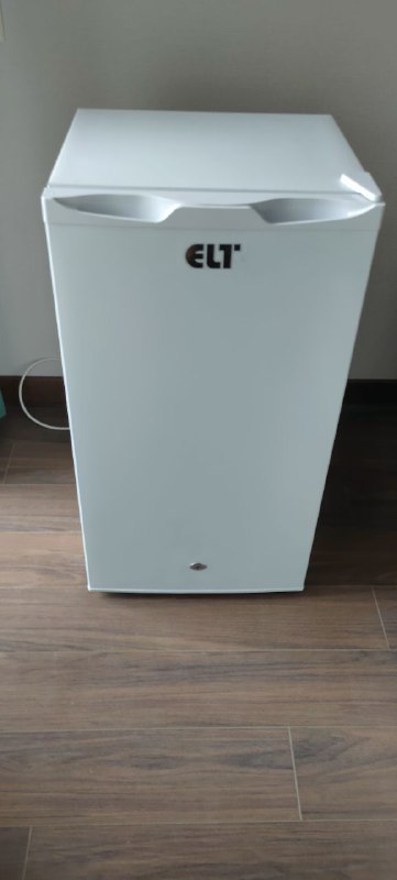 Продам холодильник Габариты (ВхШхГ) см84x45x43.Состояние нового холодильника. Б/у 2 месяца. — фото 1