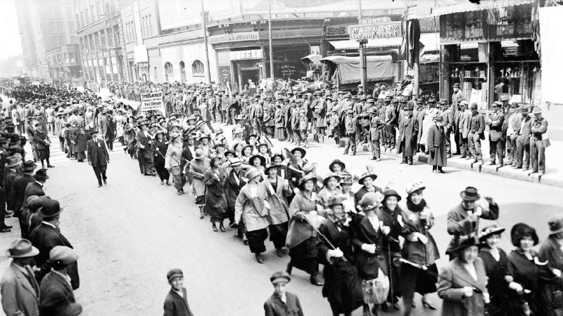 Stitched into historyAmalgamated Clothing Workers of America in a Labor Day parade, May 1915, Chicago (© Chicago Sun-Times/Chicago Daily News collection/Chicago History Museum/Getty Images)
