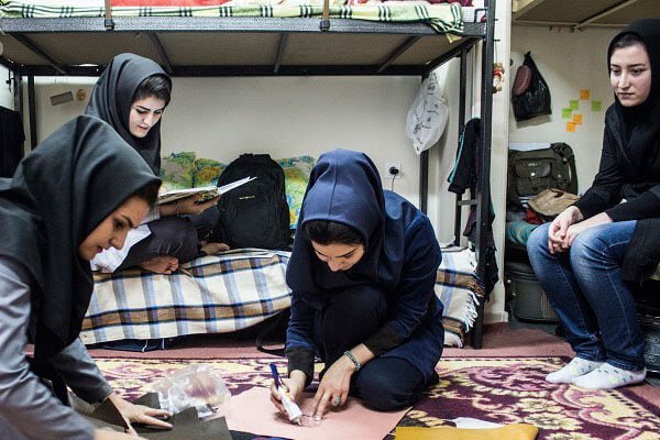 روزنامه فرهیختگان: 🔵 ۸۳ درصد دانشآموختگان زن علوم پزشکی مشغول به کار شدند🔹بر اساس دادههای سال تحصیلی ۱۴۰۱ـ۱۴۰۰ نرخ اشتغال مردان ۵۶.۳۷ درص