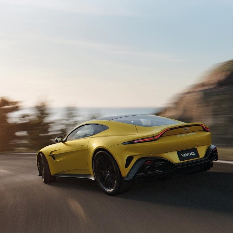 2025 Aston Martin Vantage 3