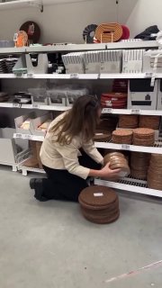 Из простых подставок под горячее и клея можно смастерить стильный прикроватный столик. Удачное сочетание доступной цены и оригинального дизайна. Нр... - изображение 1 - простых, подставок, под