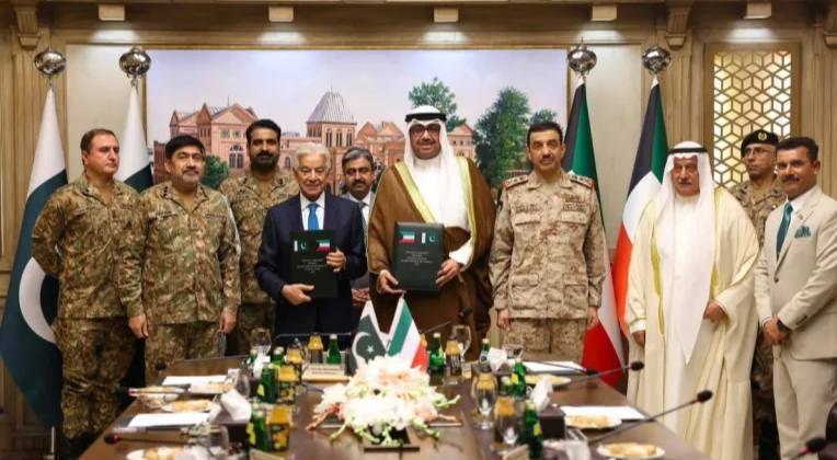 روزنامه ایران: ⭕ کویت و پاکستان توافقنامه همکاری مشترک دفاعی امضا کردند🔹کویت و پاکستان در جریان سفر وزیر دفاع کویت به پاکستان، توافقنام