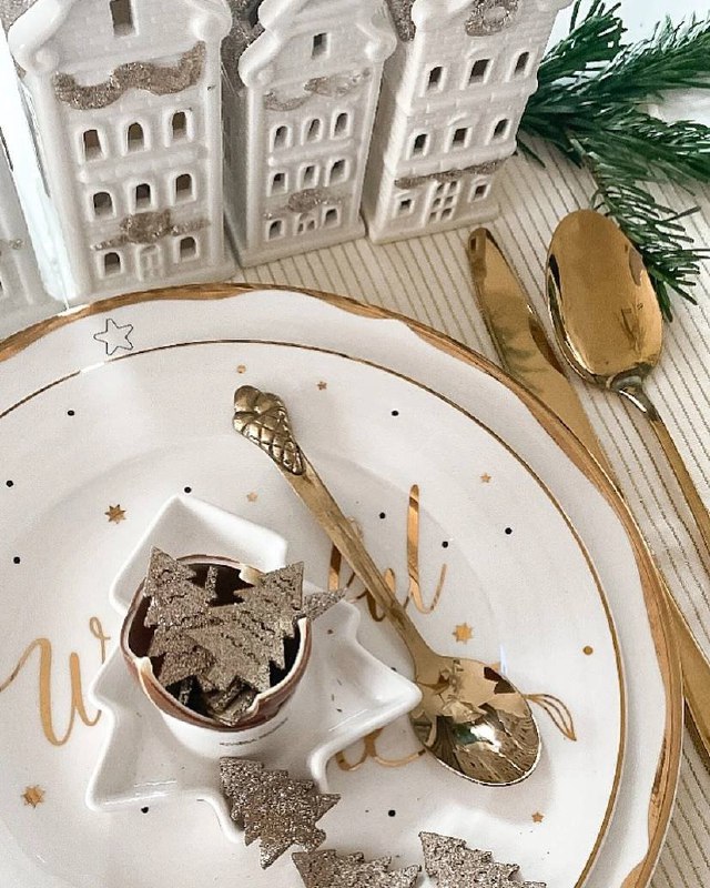 Волшебное новогоднее сочетание стильного белого, блестящего золотого и природного зеленого цвета в деталях праздничного интерьера Белый придают обр... - изображение 6 - белый, цвет, telegram