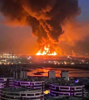 Беспилотники атаковали американскую базу вблизи аэропорта Эрбиль в Ираке — источники Reuters и FarsИранские оппозиционные телеграм-каналы распространяют предположительное фото последствий атаки в Ираке.