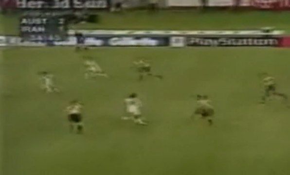 Bad Soccer: پاس نده... پاس نده بهش...@BadSoccer