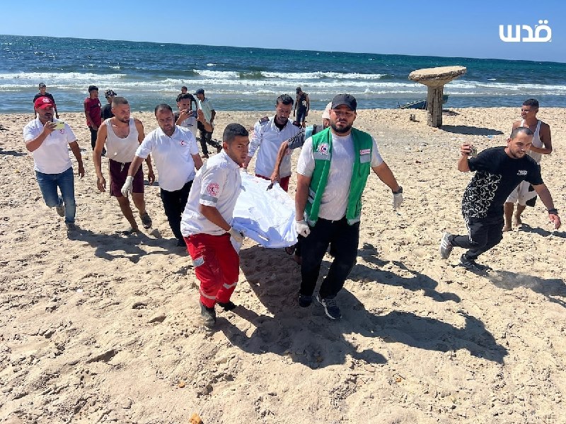 תמונות מזירת הפצצת מטוס הכיבוש על רכב וסביבתו ב"דרך הים" ממערב למחנה נוסייראת במרכז רצועת עזה, שהובילה להרג…