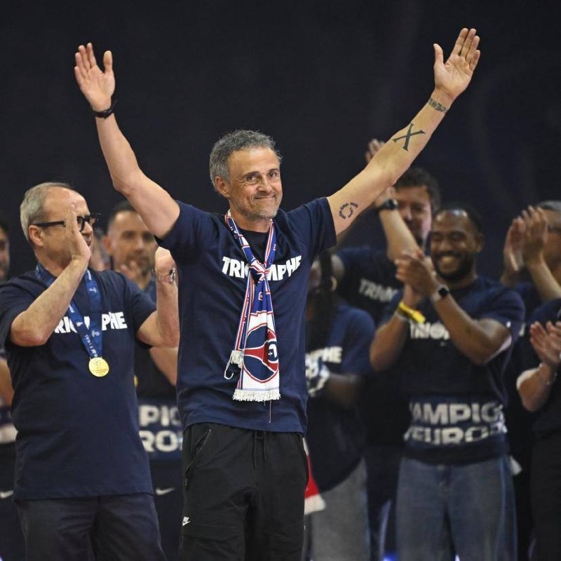پاریسن ژرمن | Paris Saint Germain: 🎙لوئیز انریکه: اگه می‌خواید روی اینکه آخر فصل چه تیمی قهرمان لیگ می‌شه شرط ببندید، من پایه‌ام! قهرمانی یه انگیزه خیلی بز