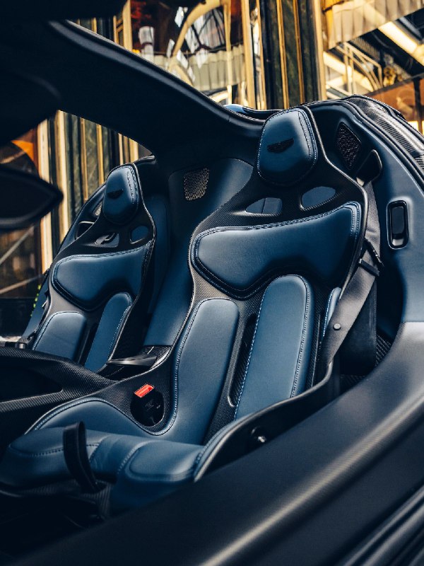 Aston Martin Valhalla 2