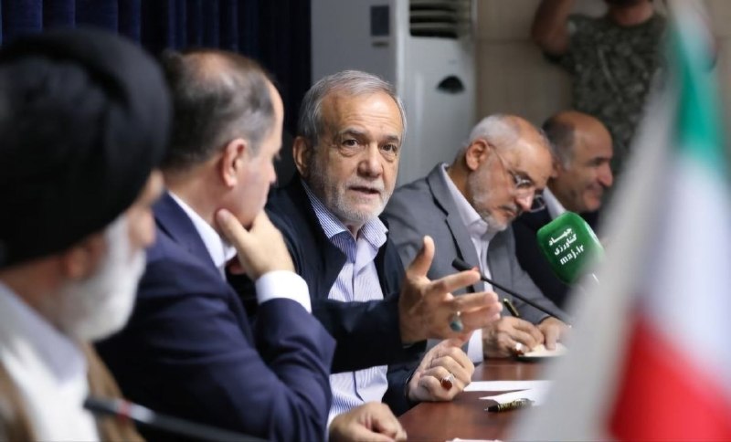 خبرگزاری افغان ایرکا: 🔹 پزشکیان: دستگاههای اجرایی موانع پیشروی تجارت و ترانزیت با افغانستان را بردارند🔹 مسعود پزشکیان رئیس جمهور ایران در جل